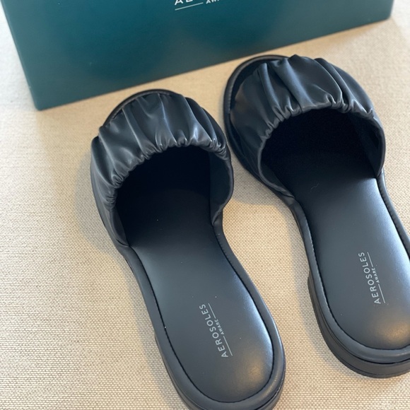 AEROSOLES Jamaica Ruched Puffy Black Slide Sandals - Women’s Size 8 - NEW IN BOX - Picture 3 of 9
